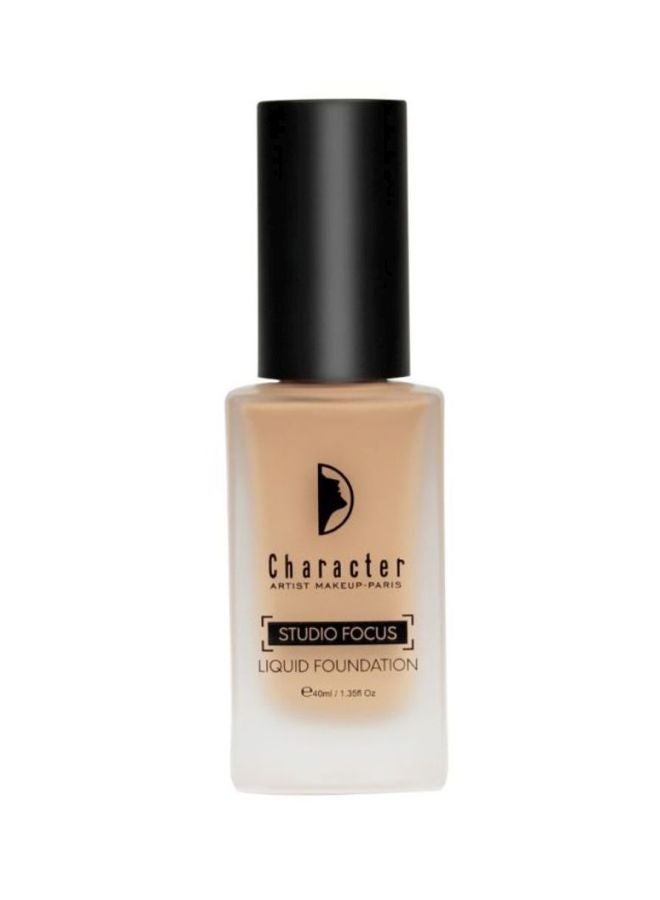 Studio Focus Liquid Foundation Sesame