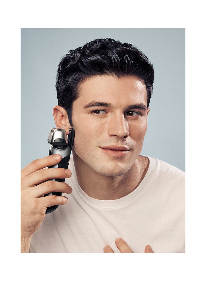 Series 8  Wet & Dry Shaver With 5-In-1 Smartcare Center And Travel Case 8467CC Silver 25.4 x 15.7 x 16.1cm - image 7