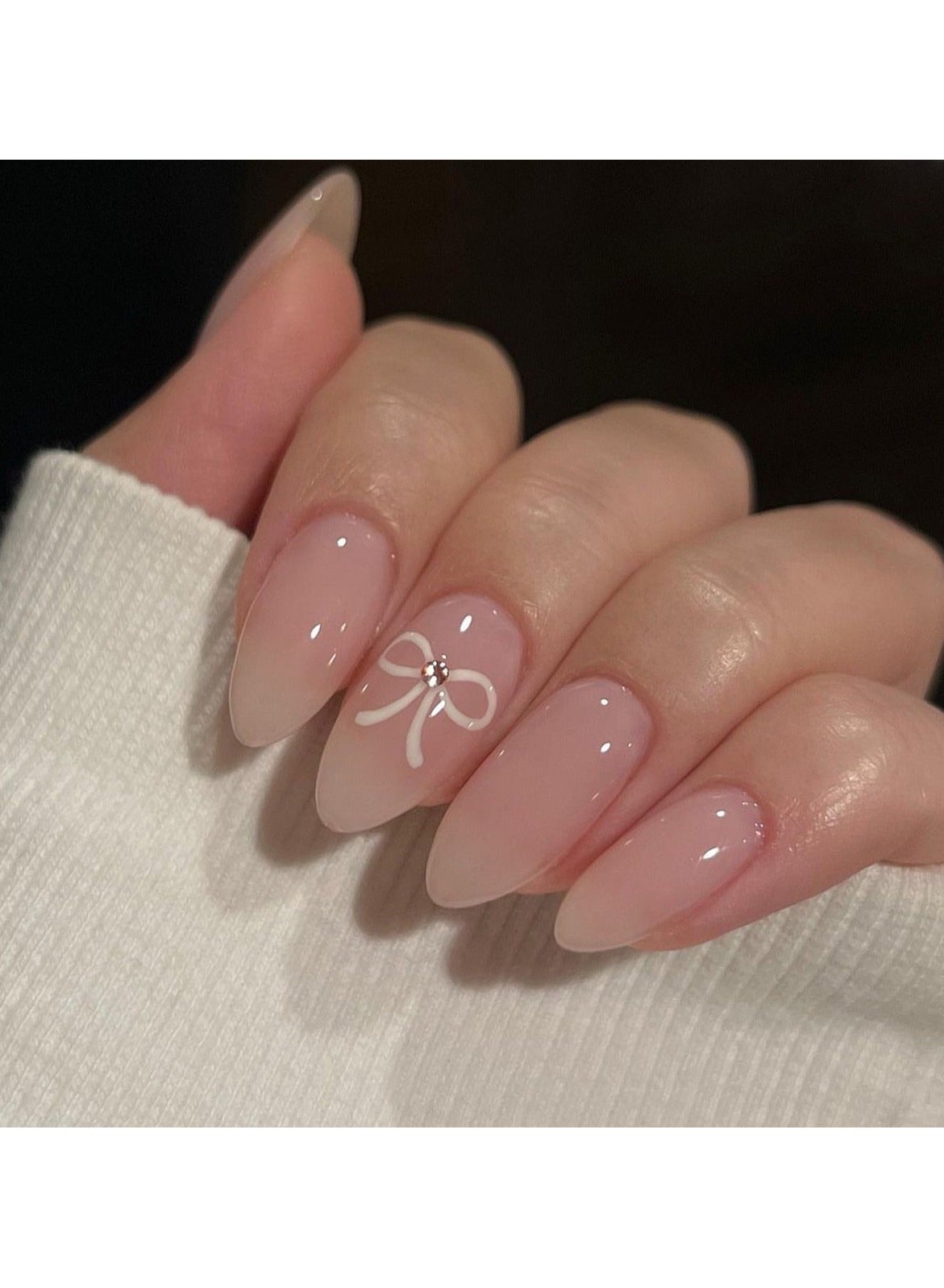 Press On False Nails Simple White Bow Tie Wearing Armor, Short Nude Ins-style Nail Art，24Pcs.