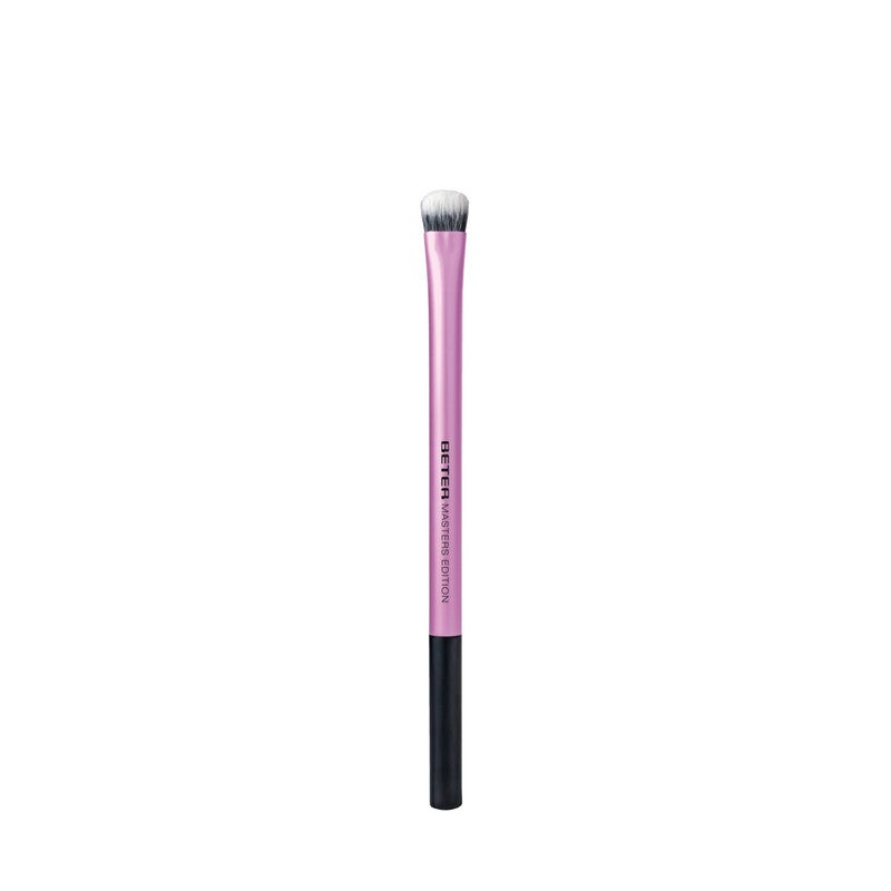 Contour eye shadow brush, synthetic hair.    Nº 42