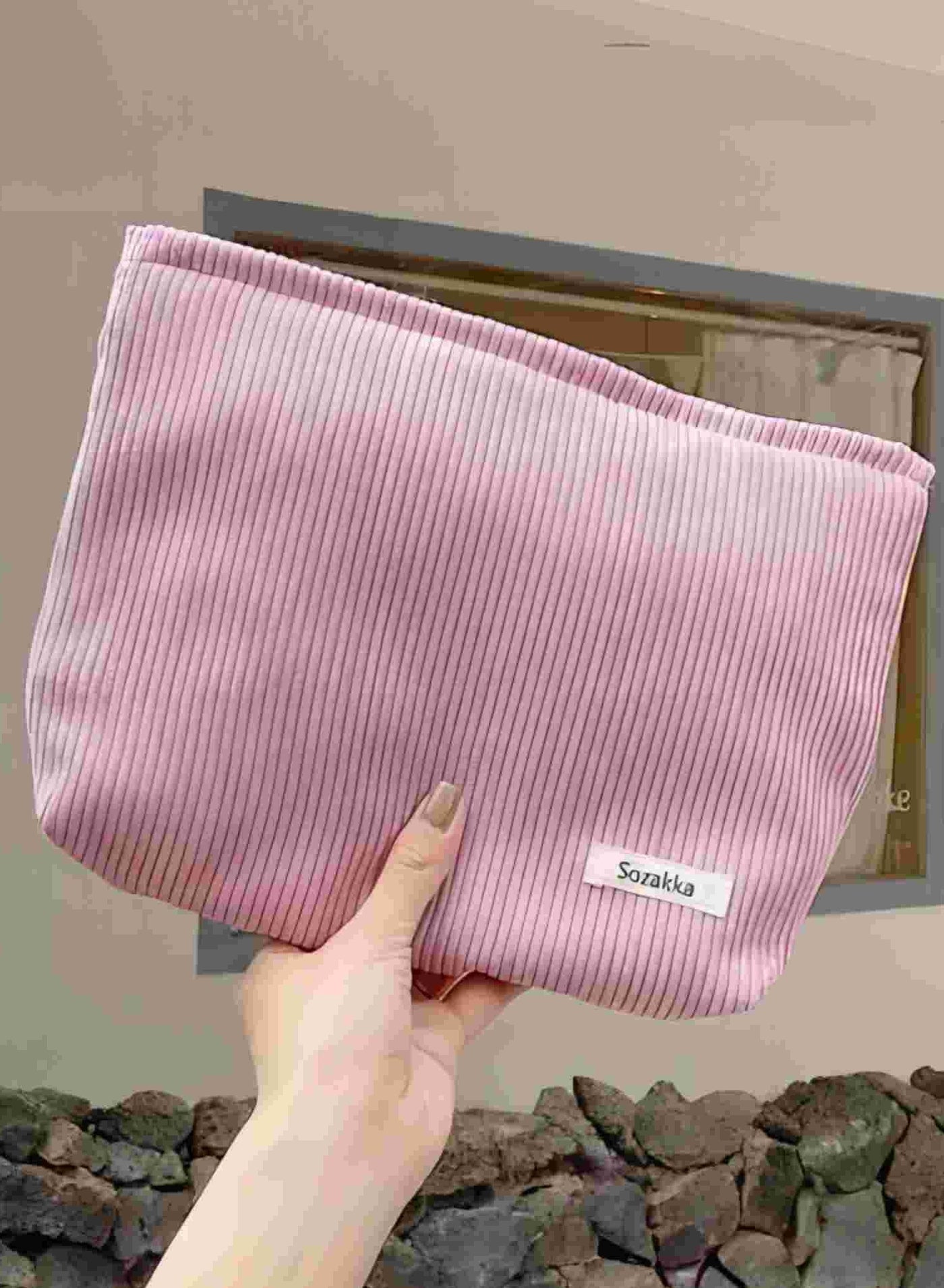 Stylish and Spacious Corduroy Travel Makeup Bag with Zipper - Perfect for Beauty Essentials - Pink