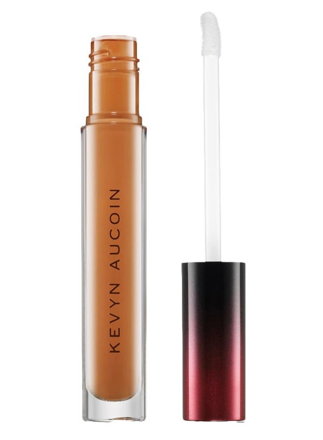 The Etherealist Super Natural Concealer, EC 09 (Deep) shade: Weightless corrector, multi-use and highlights. Makeup artist go to that blurs imperfections for a flawless finish.