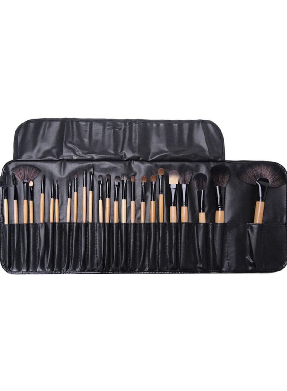Makeup Brush Set 24pcs Wood Handle Essential Makeup Kit