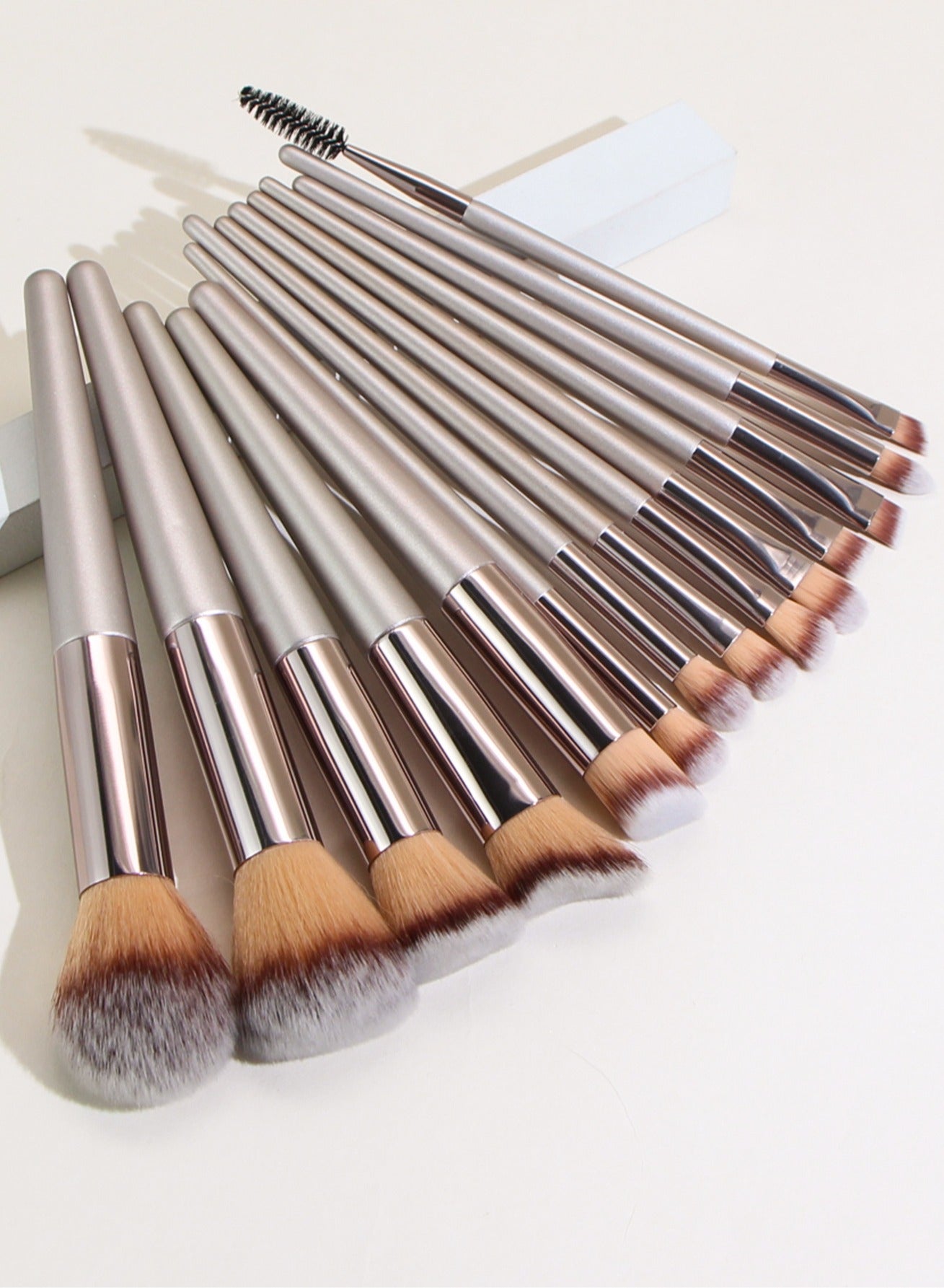 14 Pcs Professional Make Up Brush Set Including Powder Brush Eyeshadow Brush Highlighter Brush And Other Makeup Tools