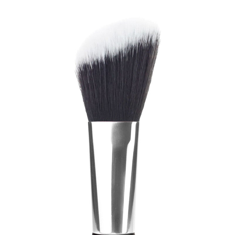 Angled blusher brush, synthetic hair. Nº 70