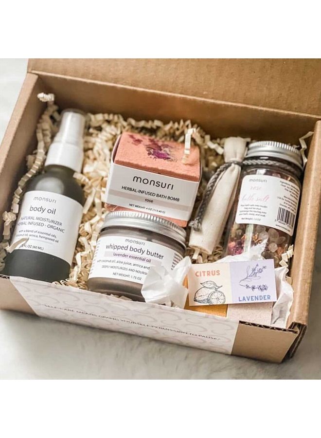 Self Care Gift Basket for Mom: New Mommy Care Package Pampering Gift Set with Bath Accessories and Natural Skincare Products. Our Spa Day Kit for Women is the ideal Birthday Gift Basket for her.